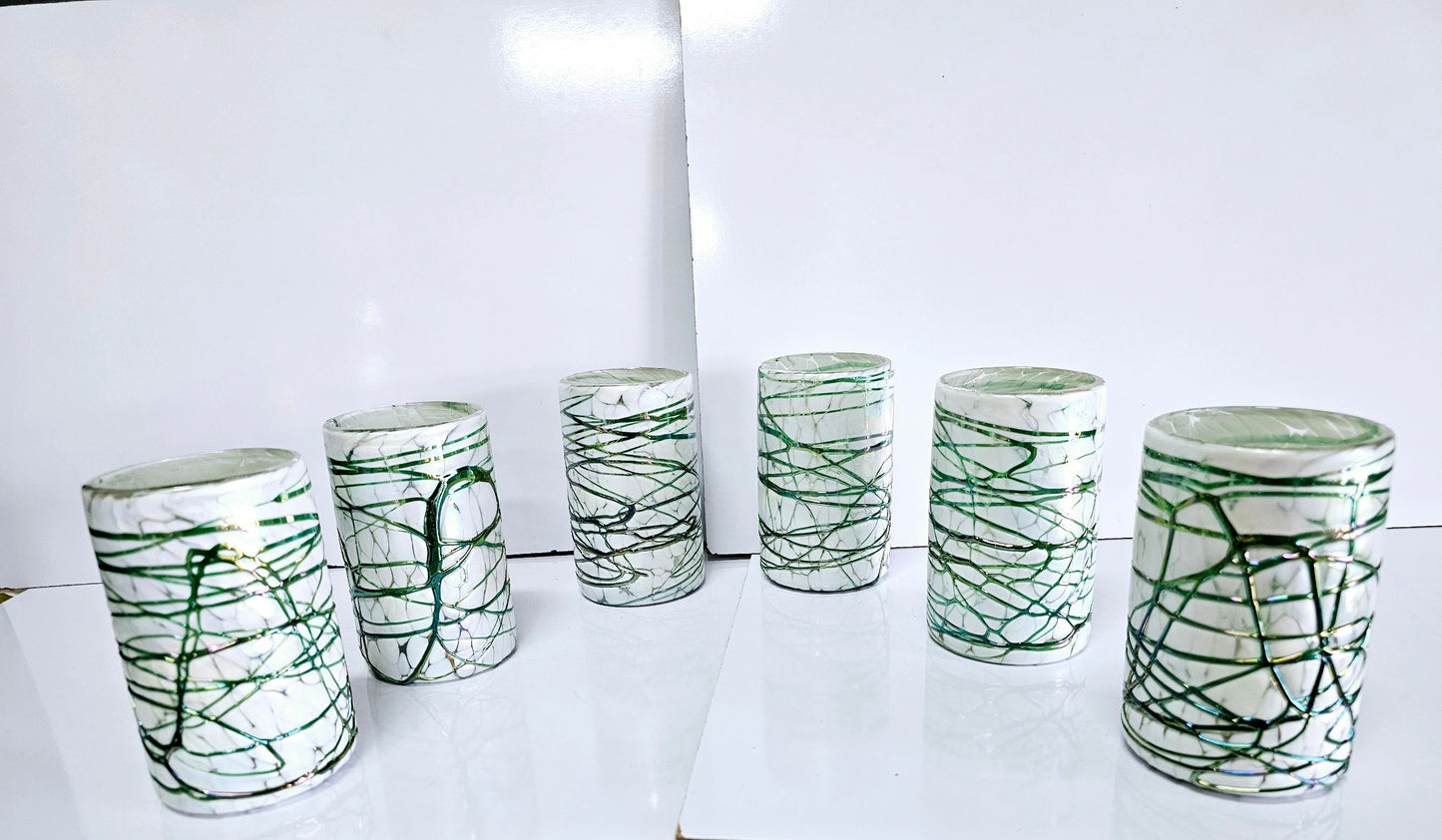 VASOS VIDRIO SOPLADO|SET 6 PIEZAS|ARTESANALMENTE MEXICANOS|PINTAS BLANCAS CON TELARAÑA COLOR VERDE JADE